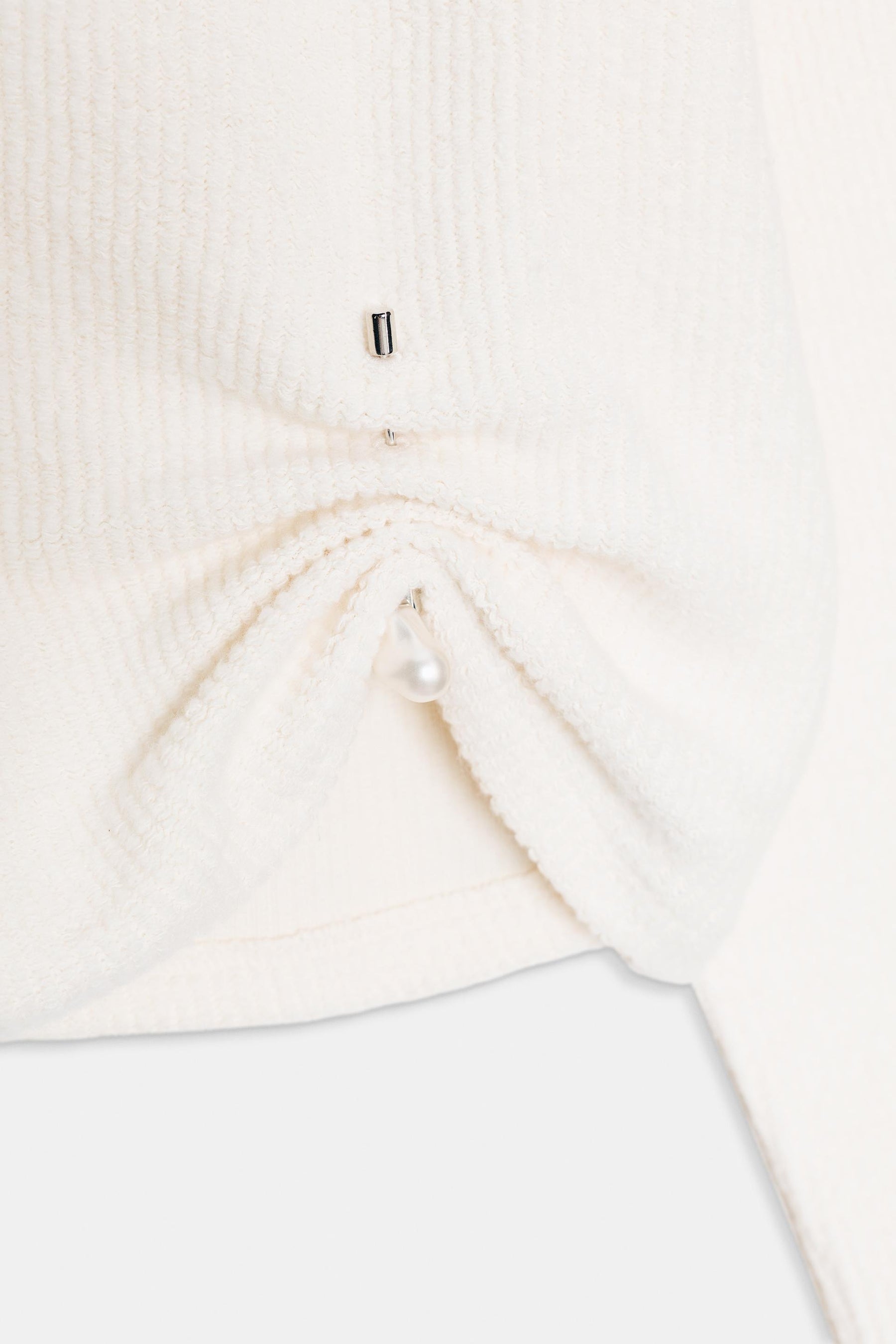 RUSTIC BROOCH SWEATSHIRT