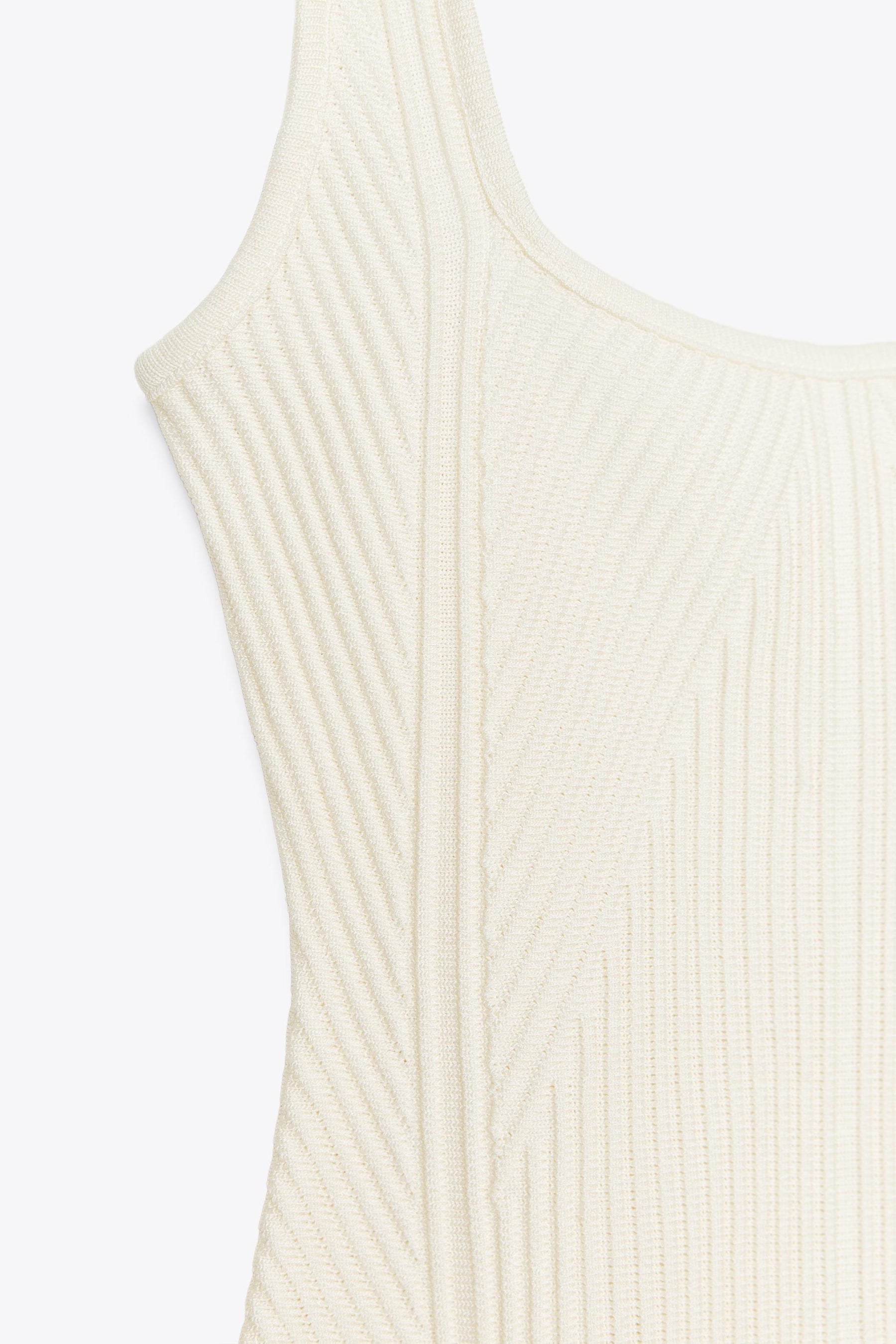 STRUKTURIERTER STRICKBody
