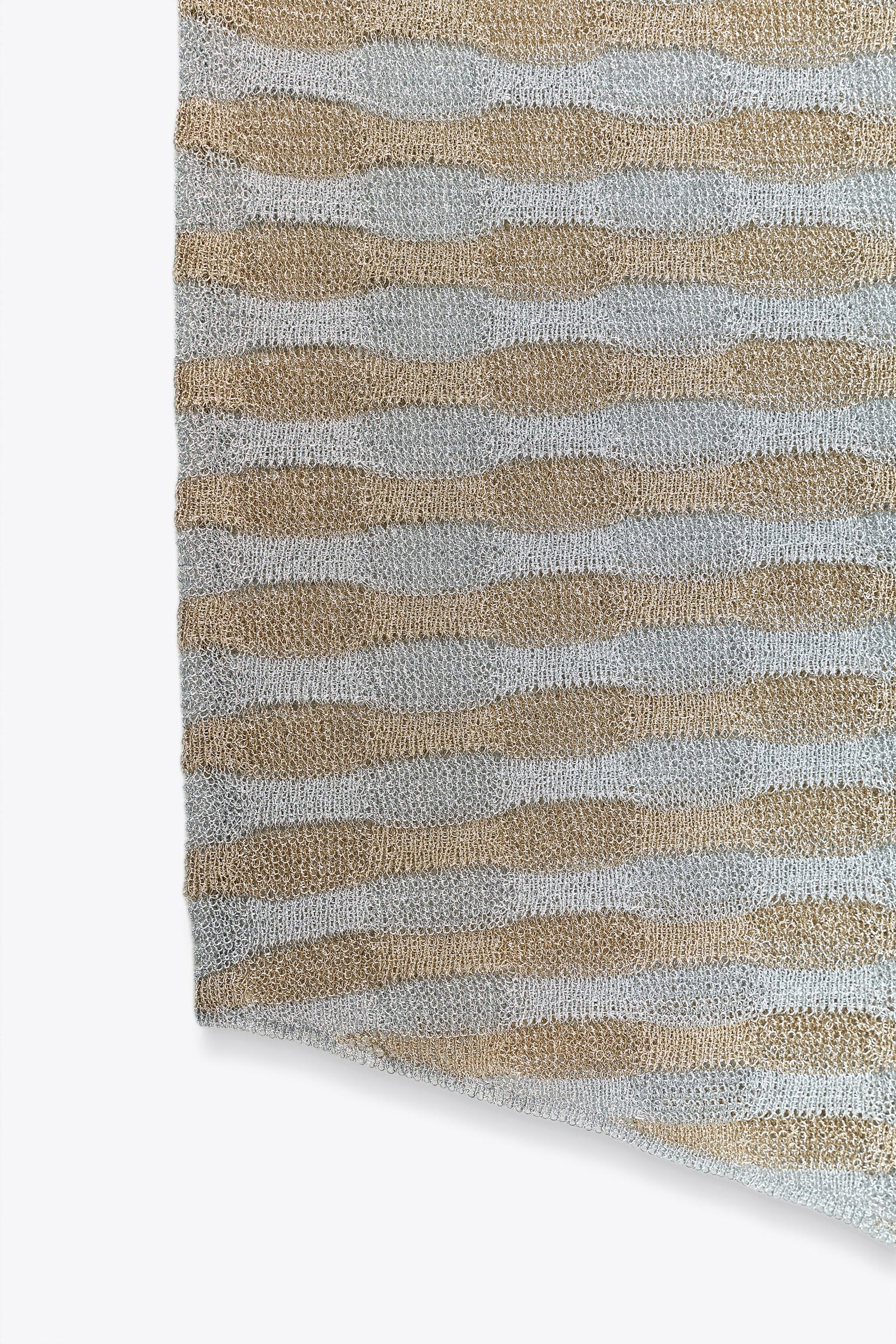 METALLIC THREAD TOP