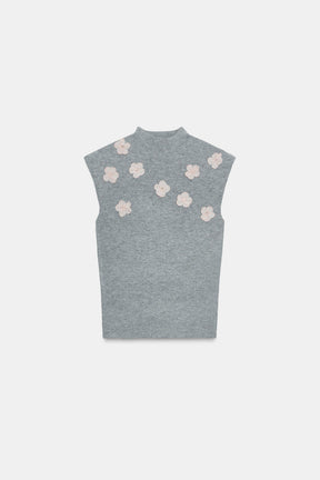 Relieftop mit floralen Verzierungen