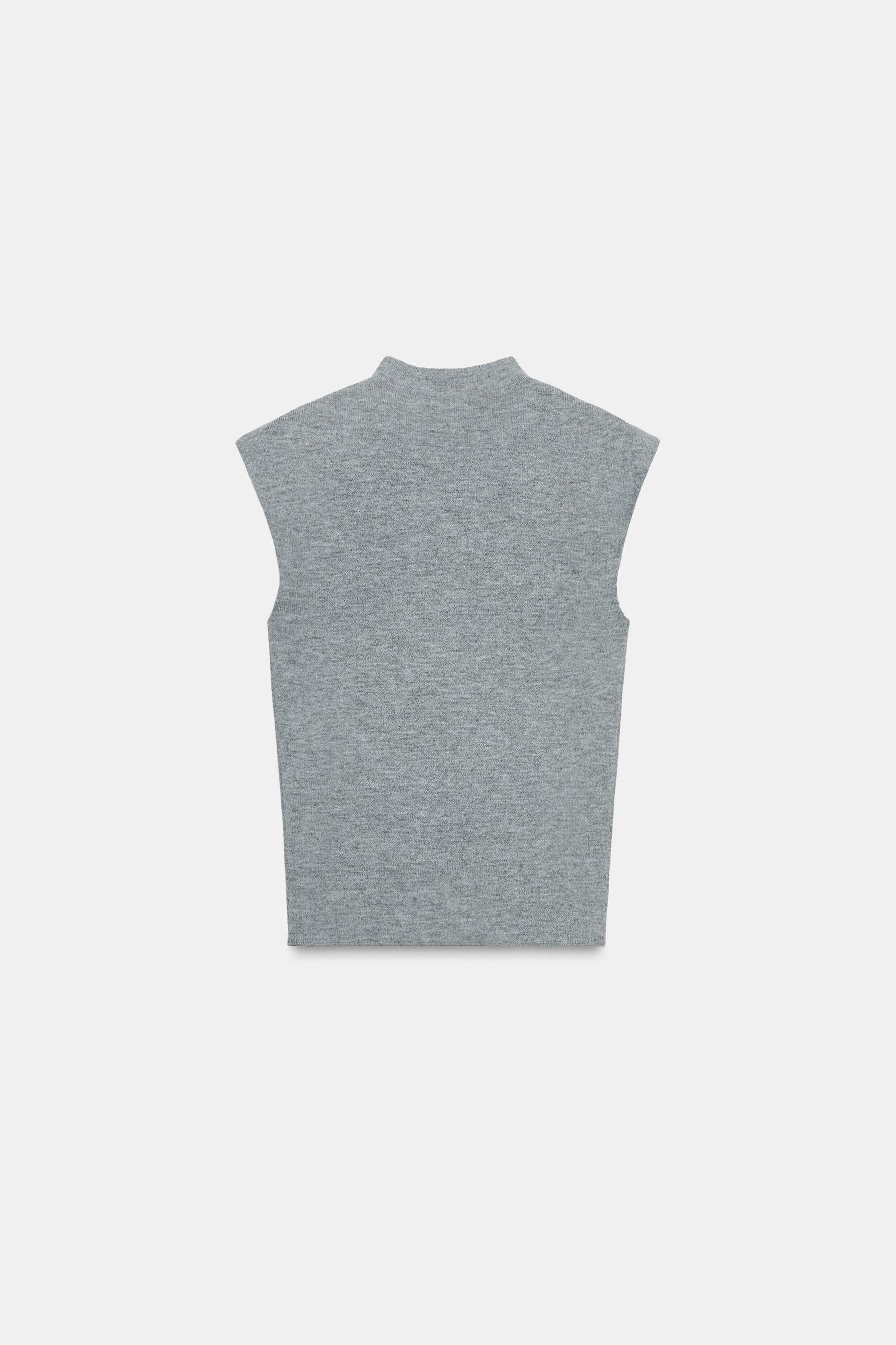 Relieftop mit floralen Verzierungen
