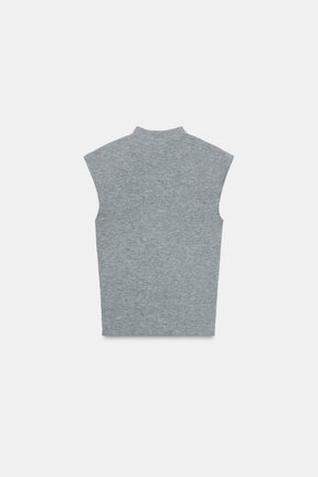 Relieftop mit floralen Verzierungen