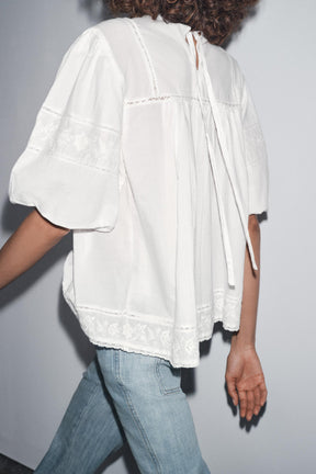 EMBROIDERED ROMANTIC BLOUSE
