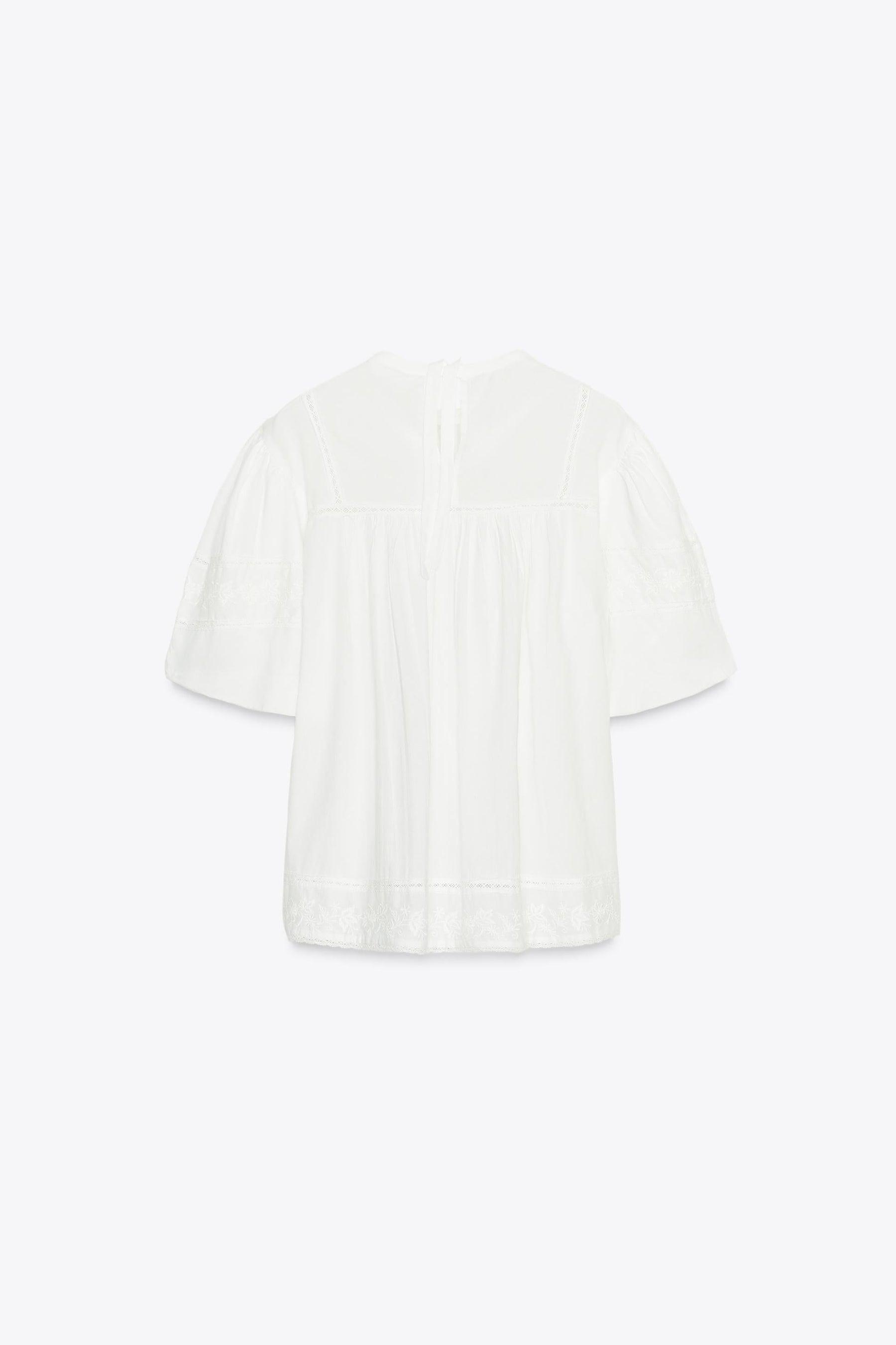 EMBROIDERED ROMANTIC BLOUSE