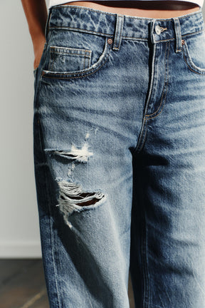 WIDE-LEG RIPPED JEANS