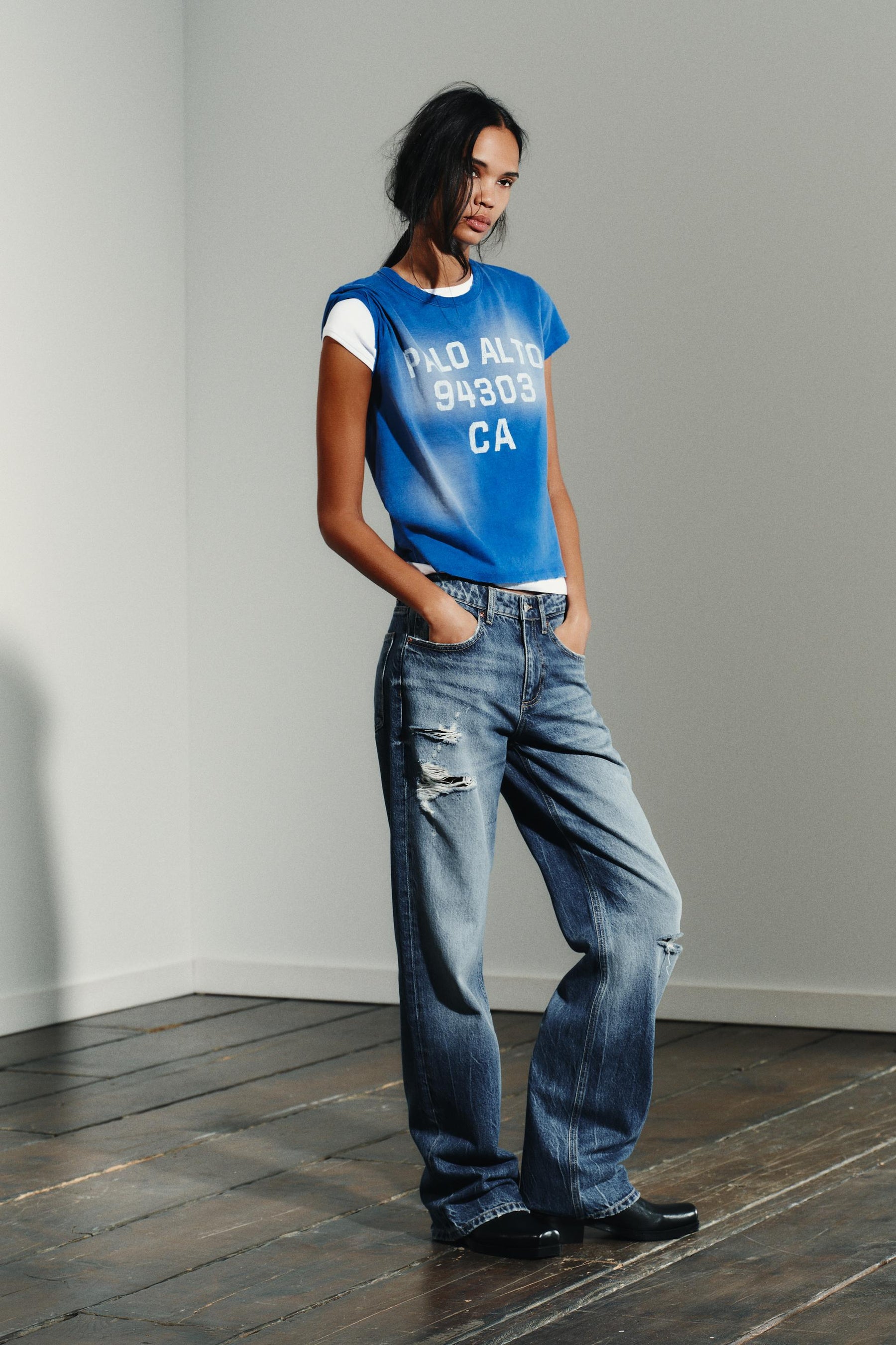 WIDE-LEG RIPPED JEANS