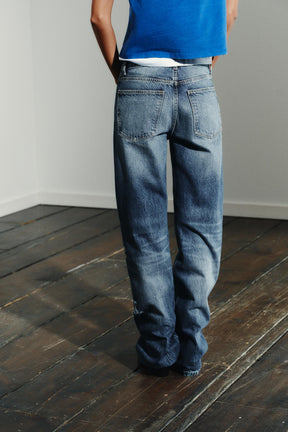 WIDE-LEG RIPPED JEANS