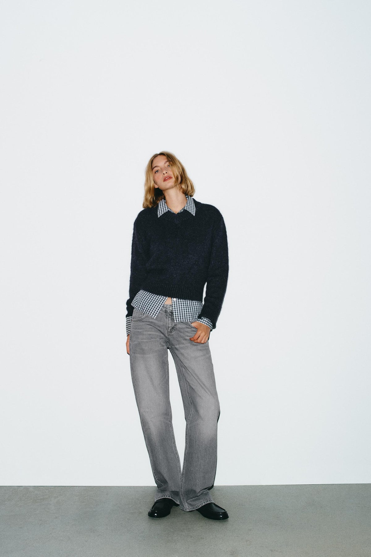 Wide-leg low-rise jeans