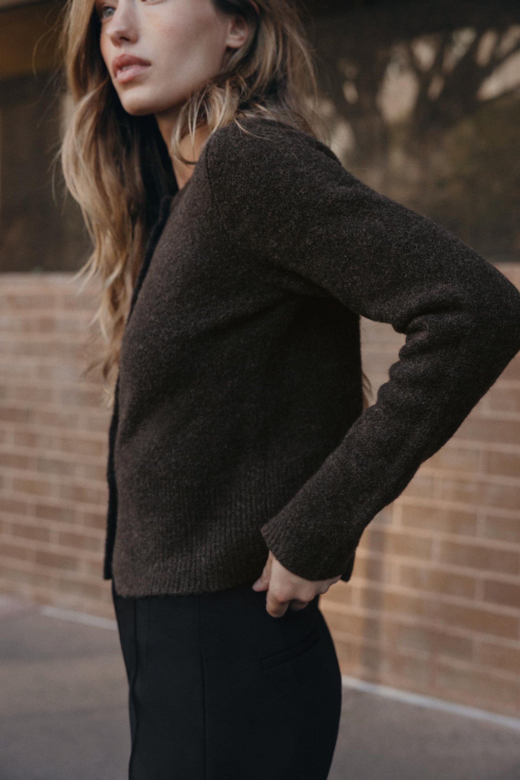 Strickjacke mit Kugelknöpfen