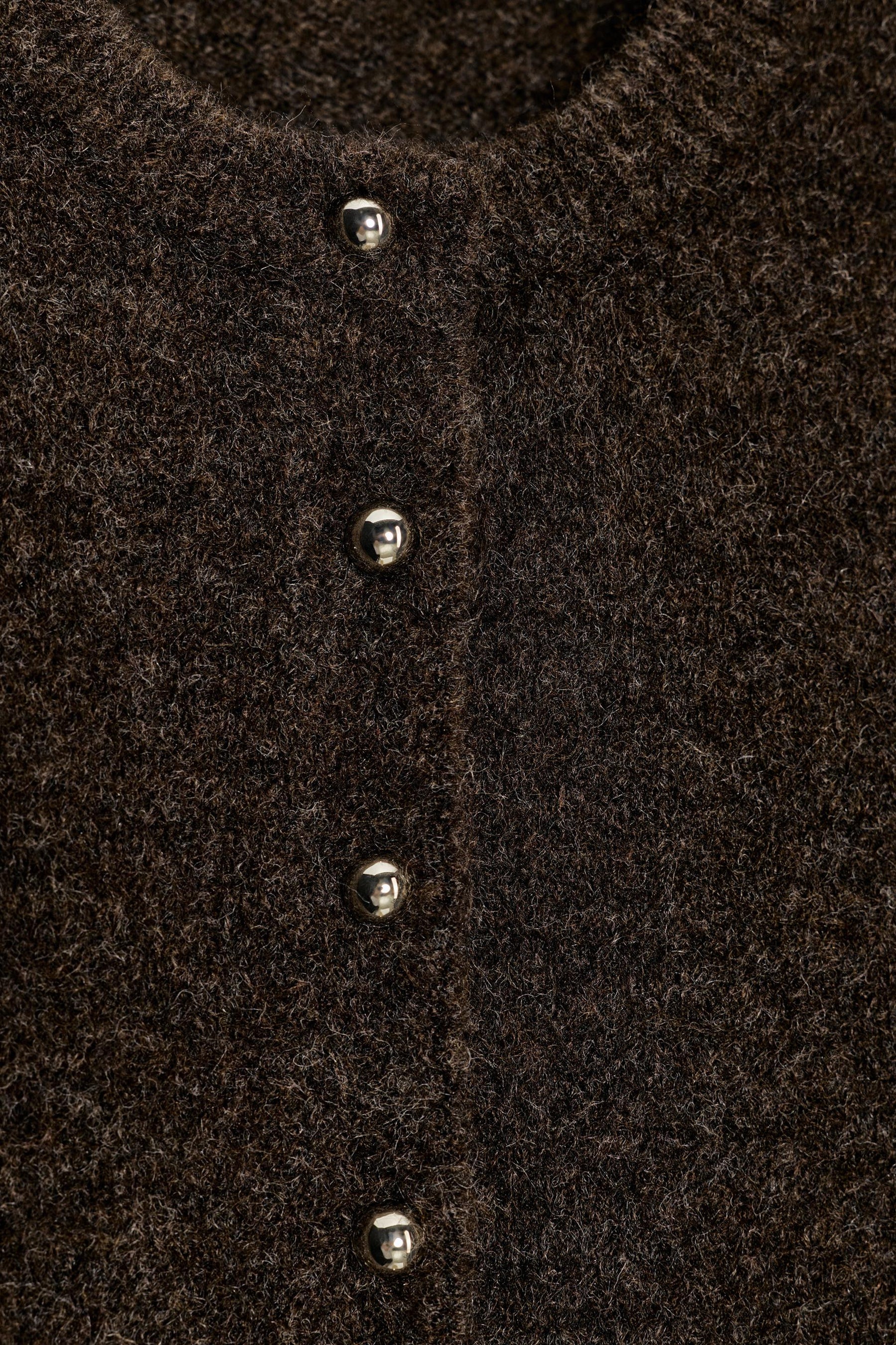 Strickjacke mit Kugelknöpfen