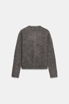 Strickjacke mit Metallknöpfen