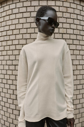 ÜBERGRÖSSERTER STRICKPULLOVER