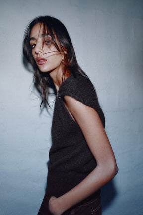 SLEEVELESS KNIT JUMPER