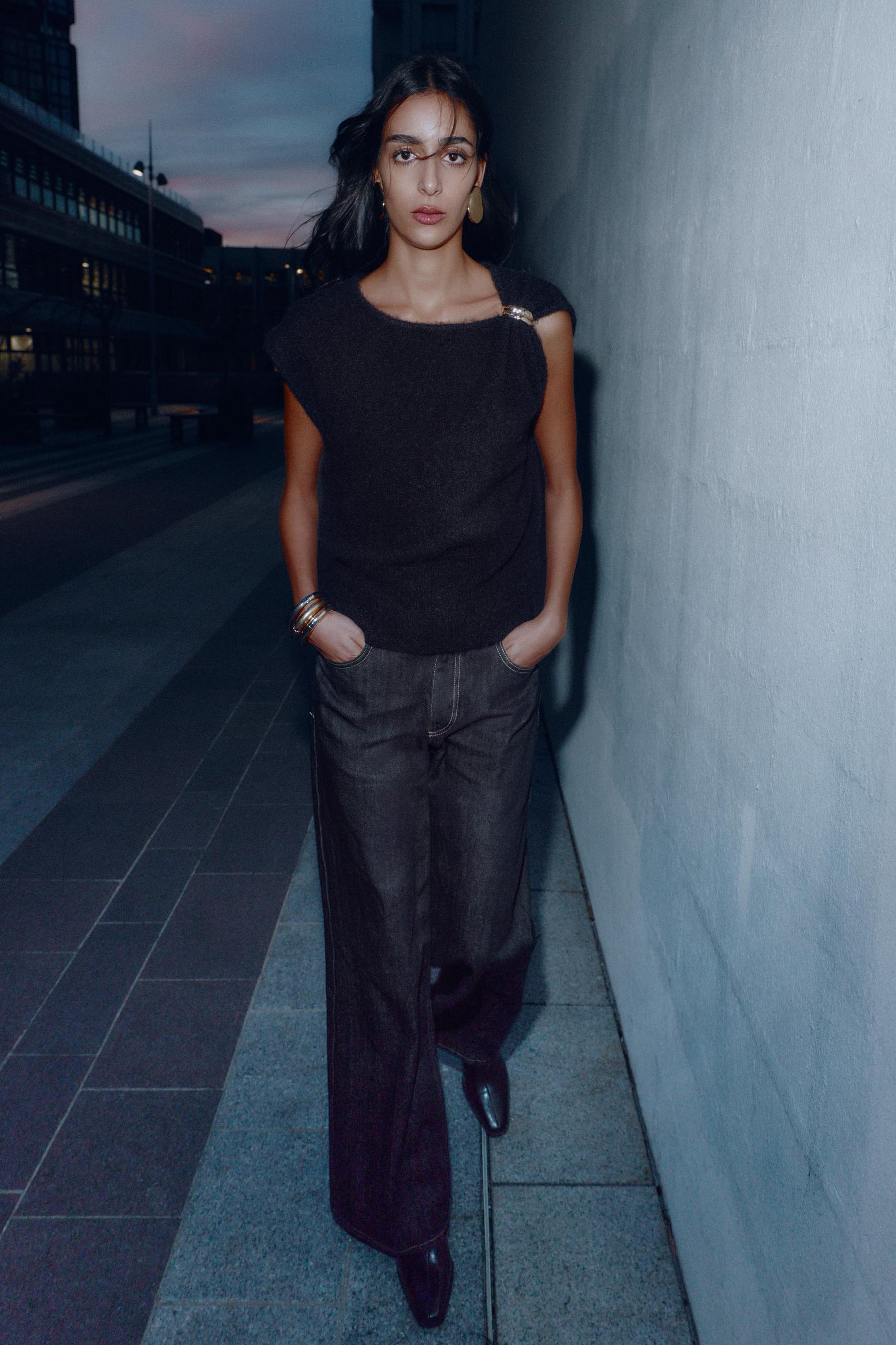 SLEEVELESS KNIT JUMPER WITH BROOCH - Image 1