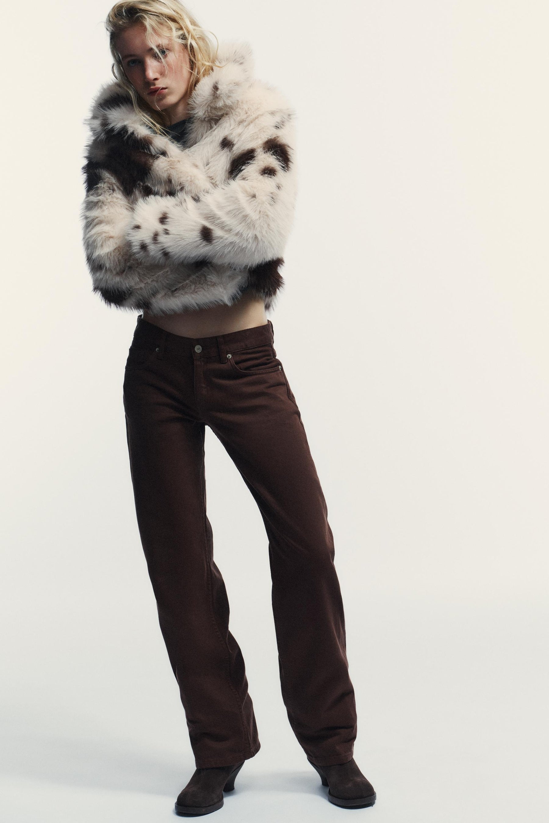 Wide-leg low-rise jeans