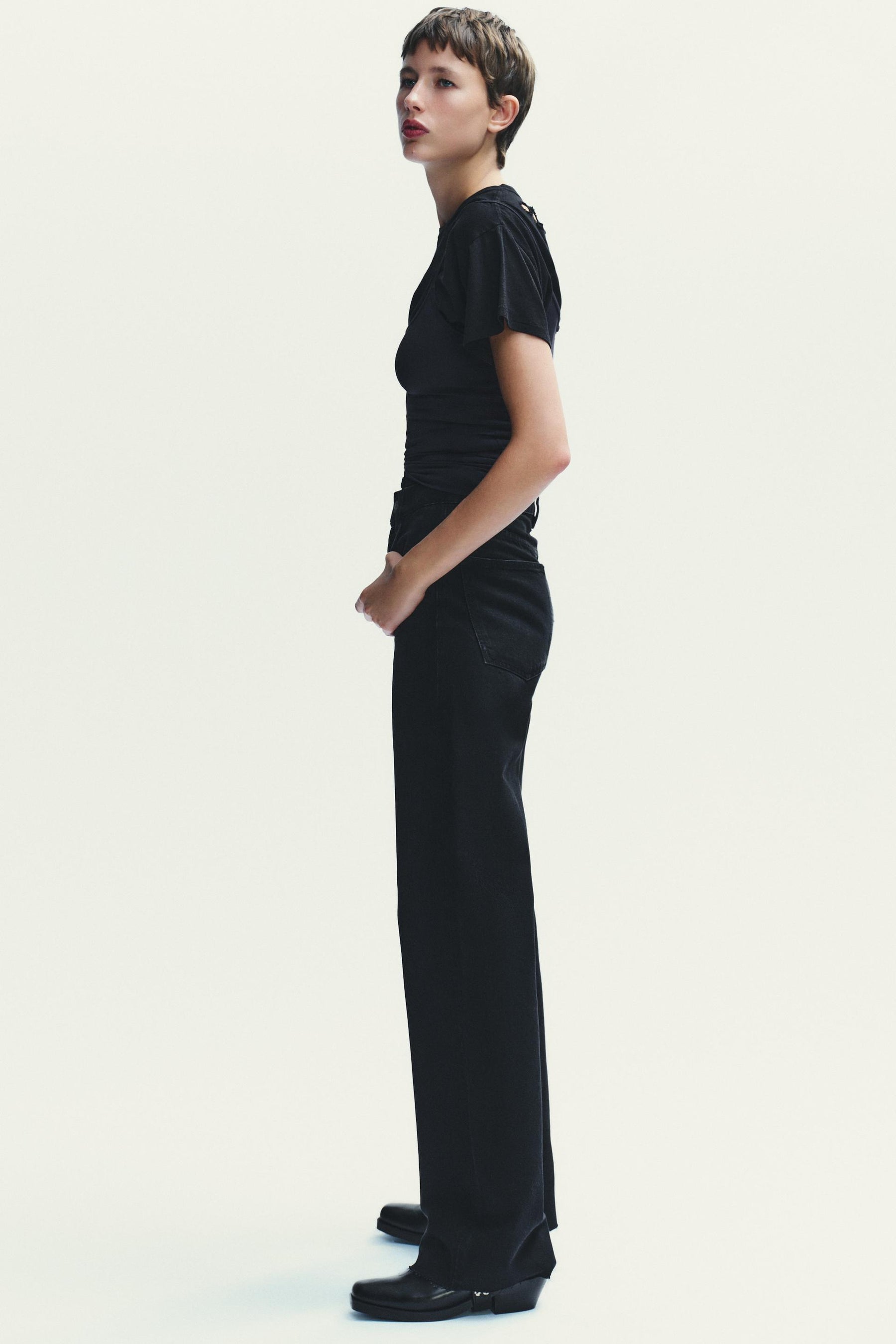 HIGH-WAIST WIDE-LEG JEANS