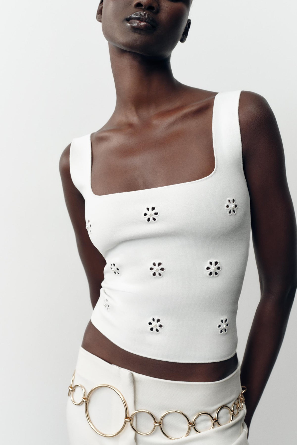 FLORAL EMBROIDERED TOP