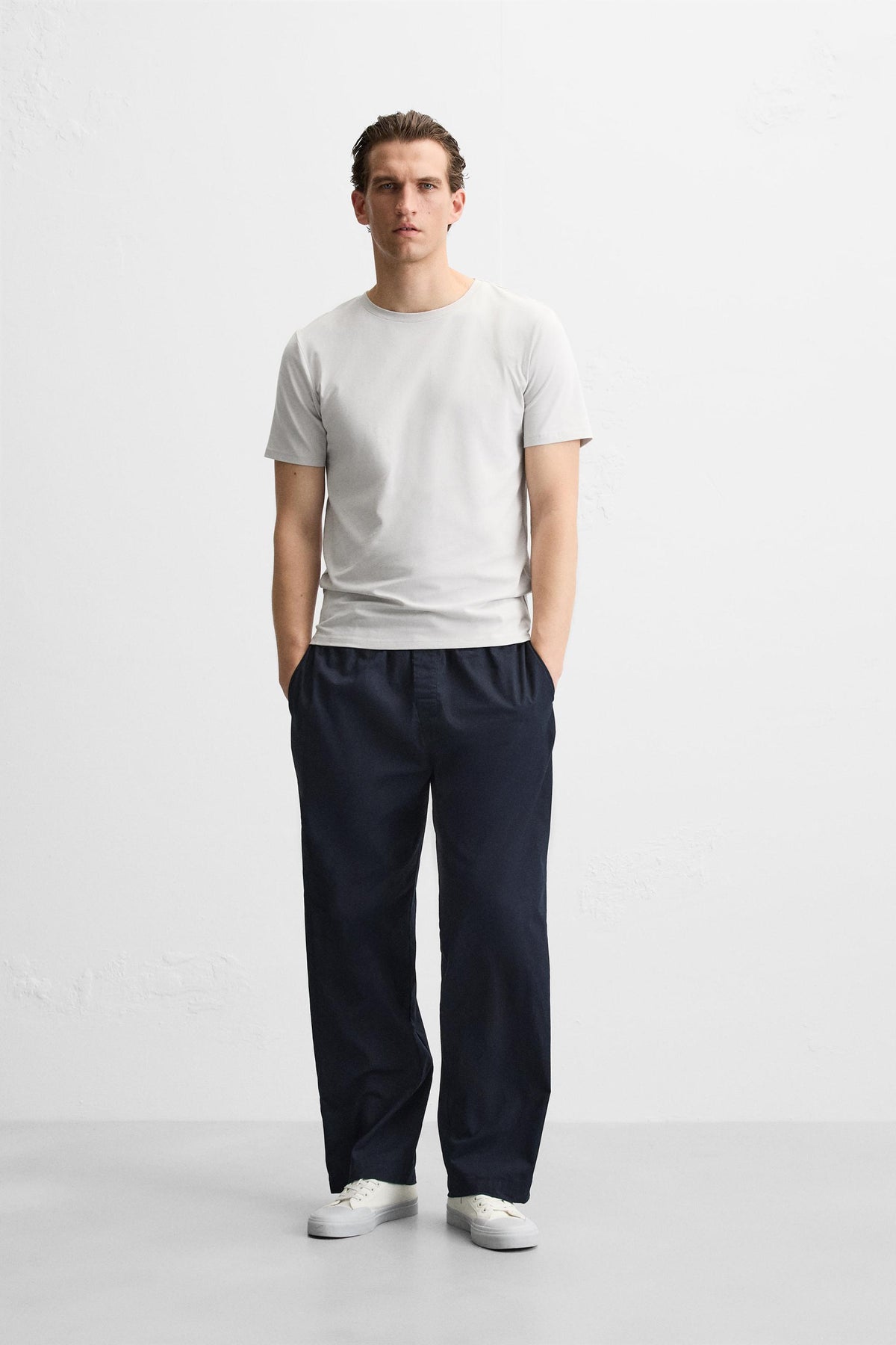 BASIC SLIM FIT T-SHIRT - Image 1