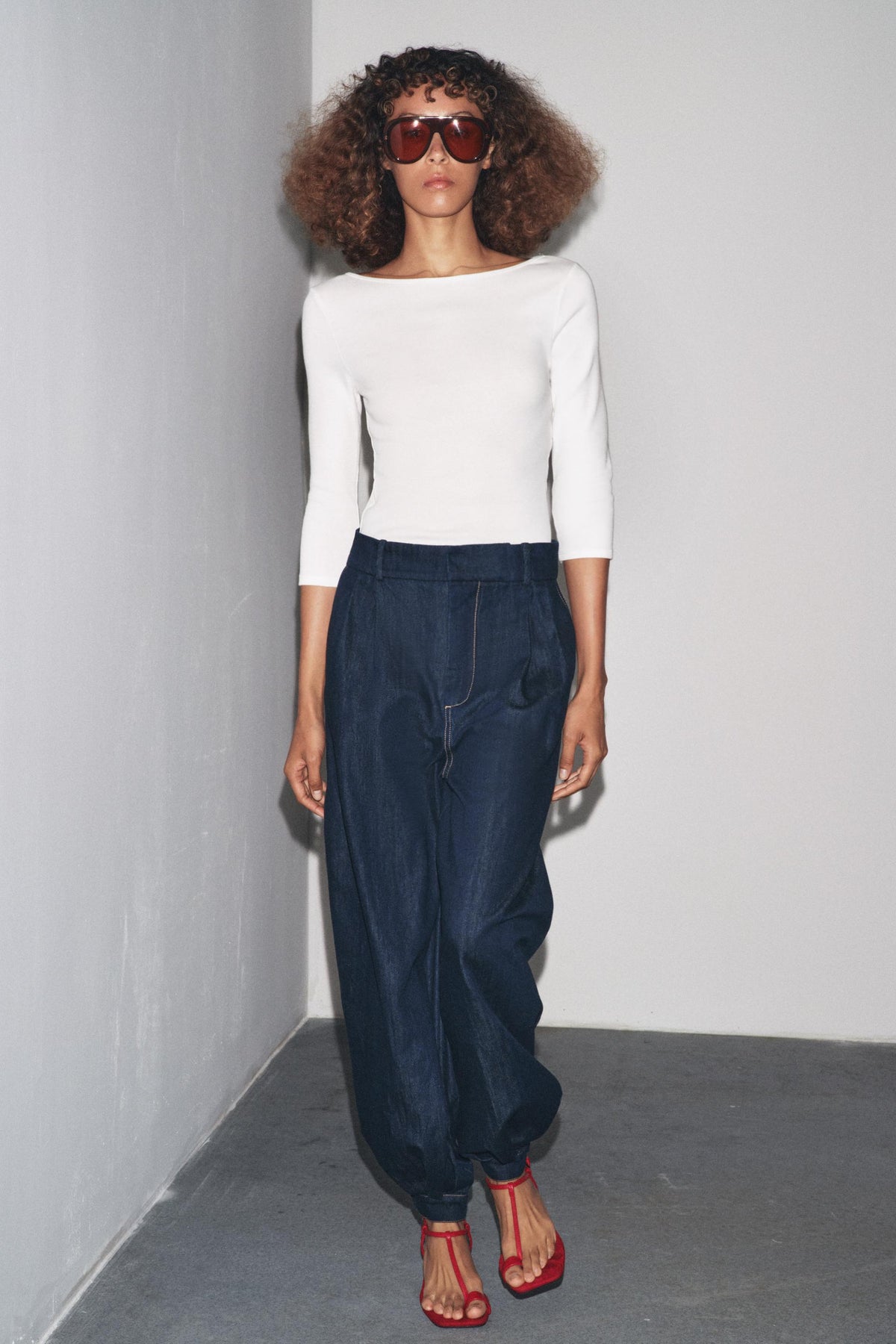 Cotton boat neck shirt.