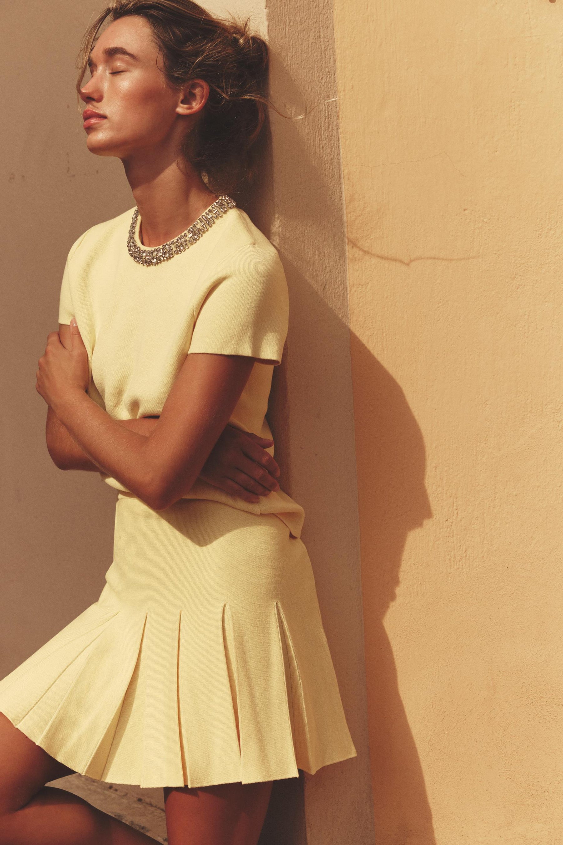 PLEATED KNIT MINI SKIRT - Image 3