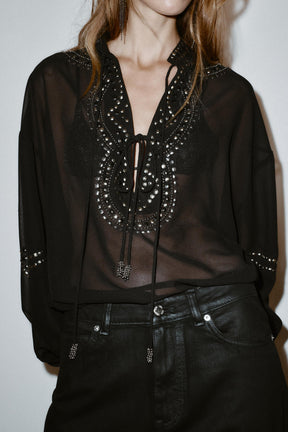 Perlenbesetzte, halbtransparente Bluse