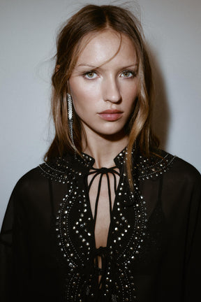 Perlenbesetzte, halbtransparente Bluse