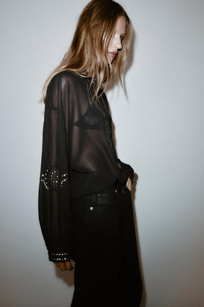 Perlenbesetzte, halbtransparente Bluse