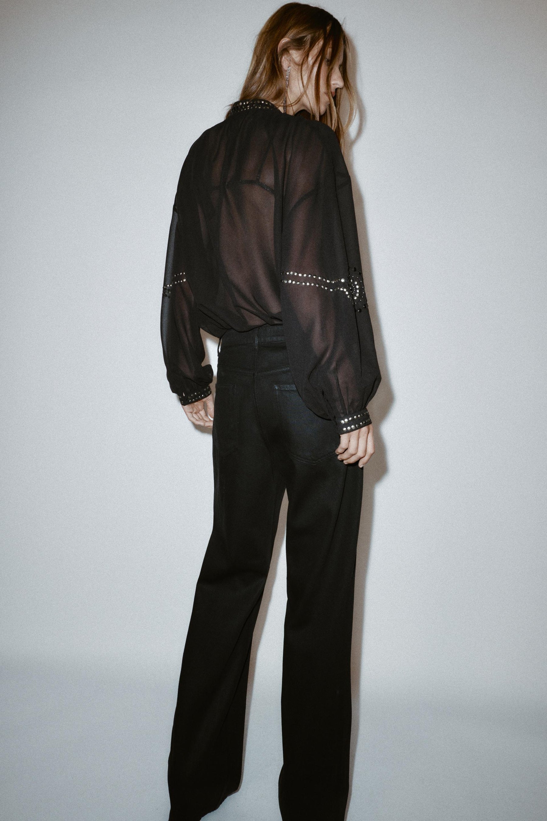 Perlenbesetzte, halbtransparente Bluse