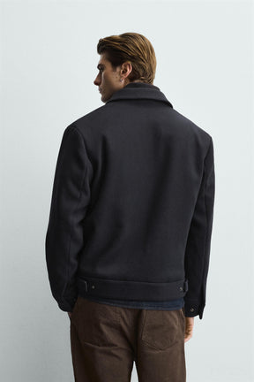 Jacke mit abnehmbarem Kragen