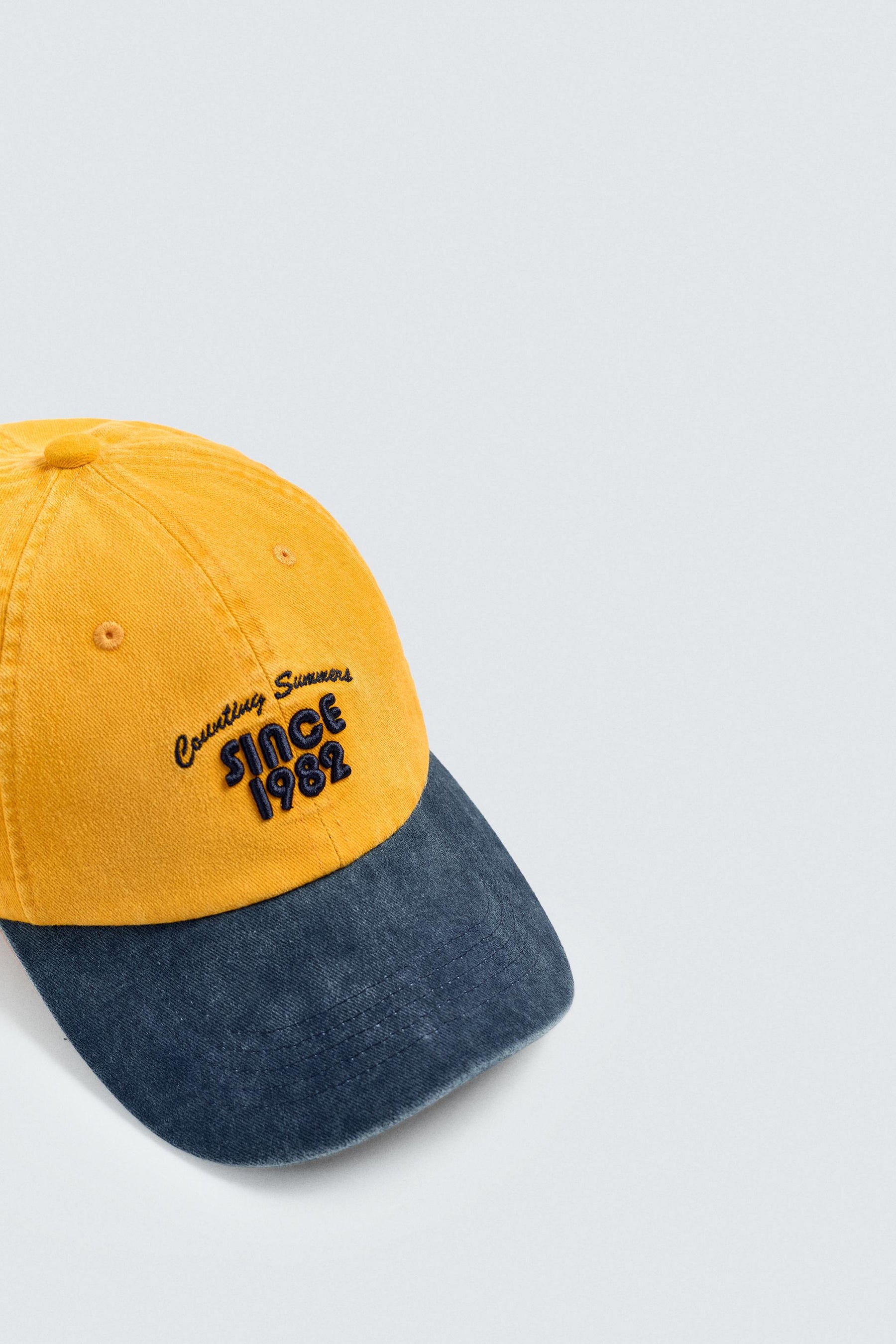 CONTRAST EMBROIDERY CAP - Image 3