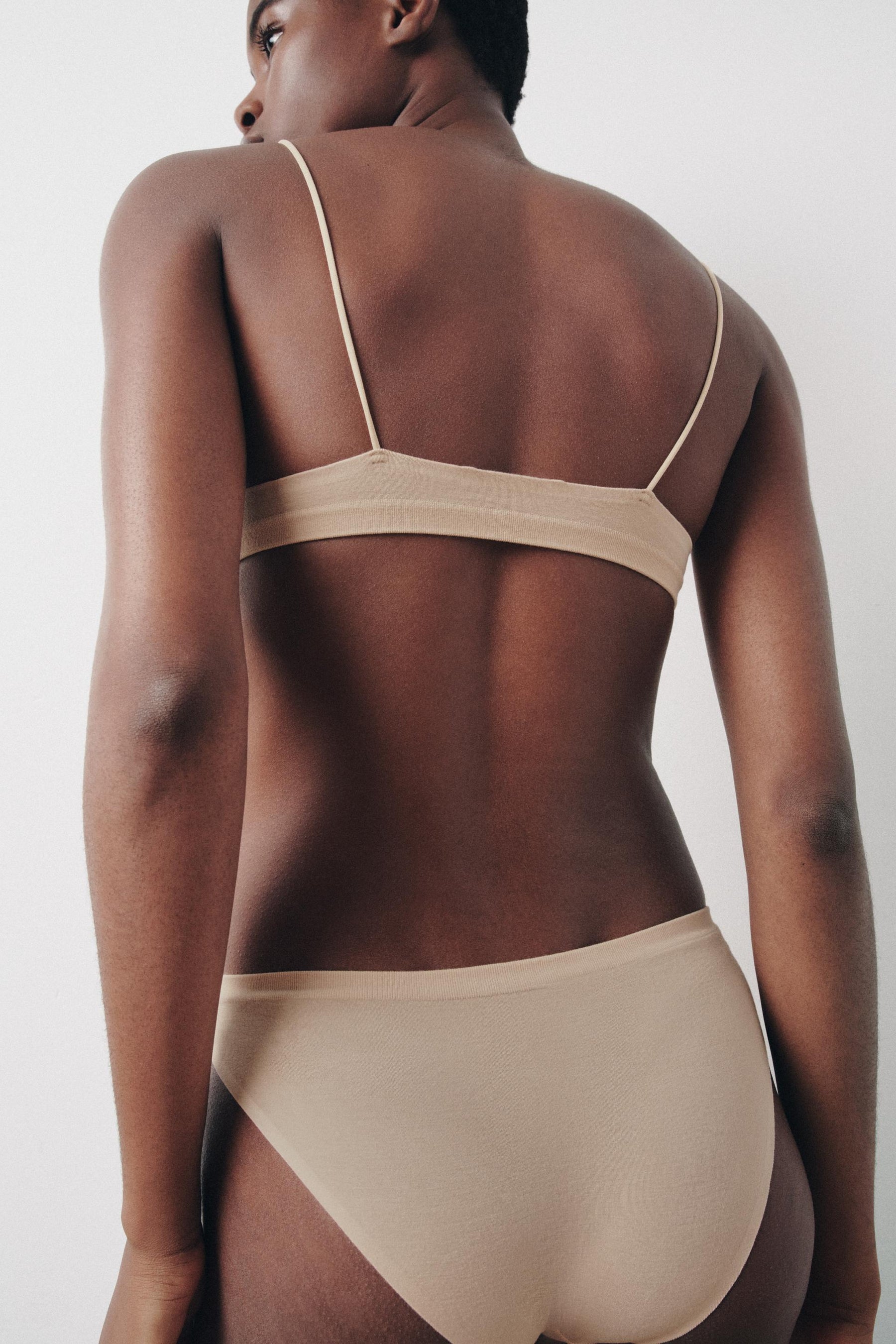 SEAMLESS BRIEFS
