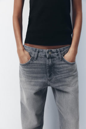 WIDE-LEG MID-RISE JEANS