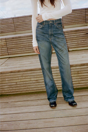 Wide-leg high-waist jeans