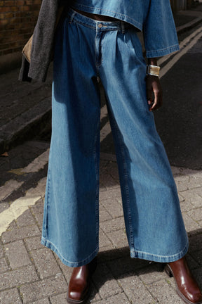 Mid-Waist Wide-Leg Jeans