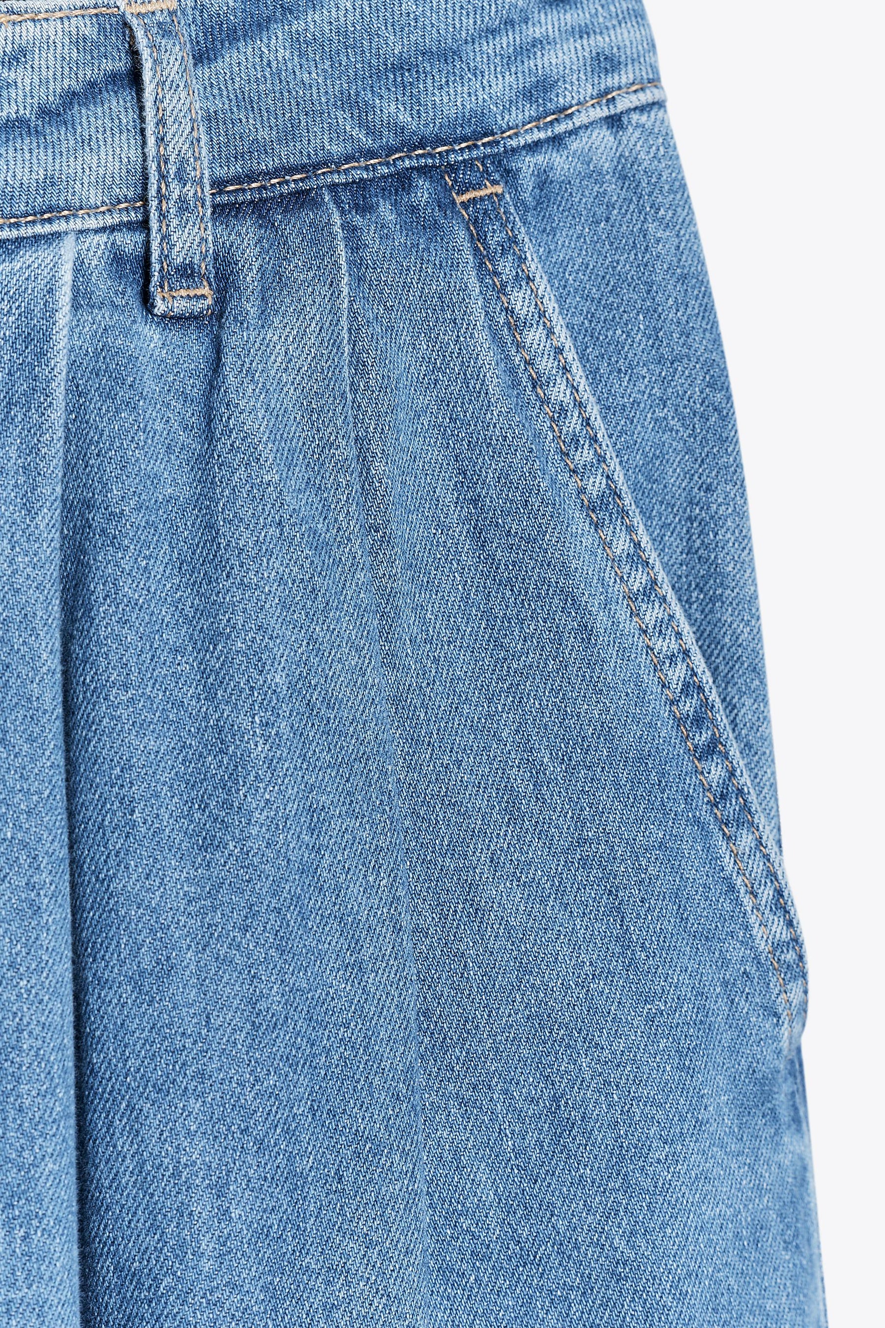 Mid-Waist Wide-Leg Jeans