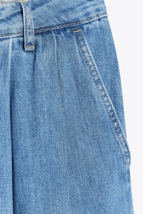 Mid-Waist Wide-Leg Jeans