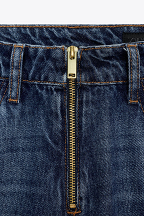 WIDE-LEG BELTED JEANS