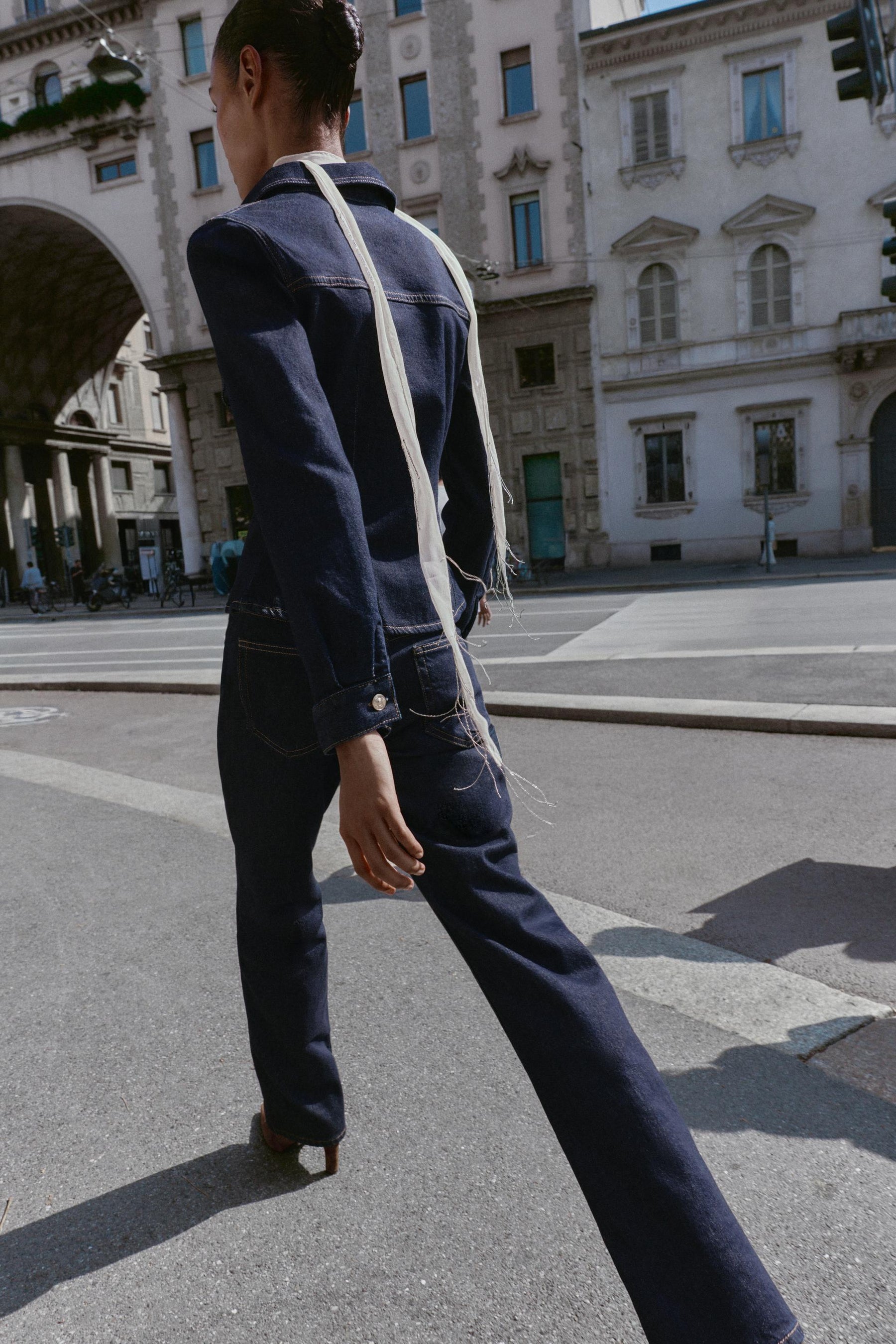 FITTED DENIM SHIRT