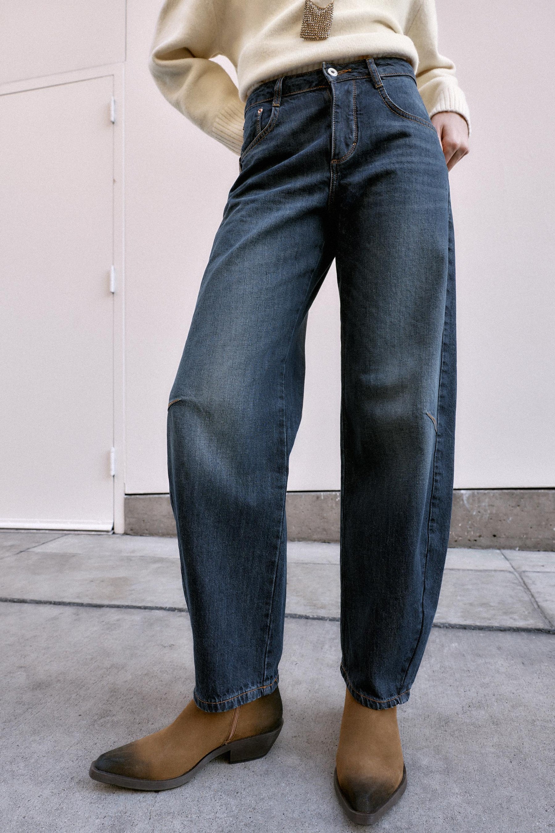 Mid-Waist Balloon Fit Jeans