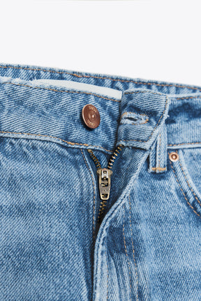 Straight high-waist belted jeans