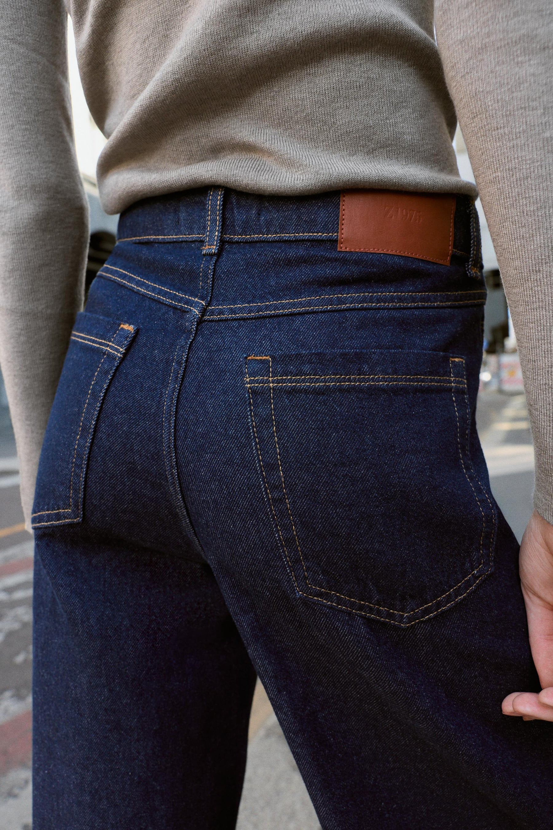 Wide-Leg High-Waist Jeans