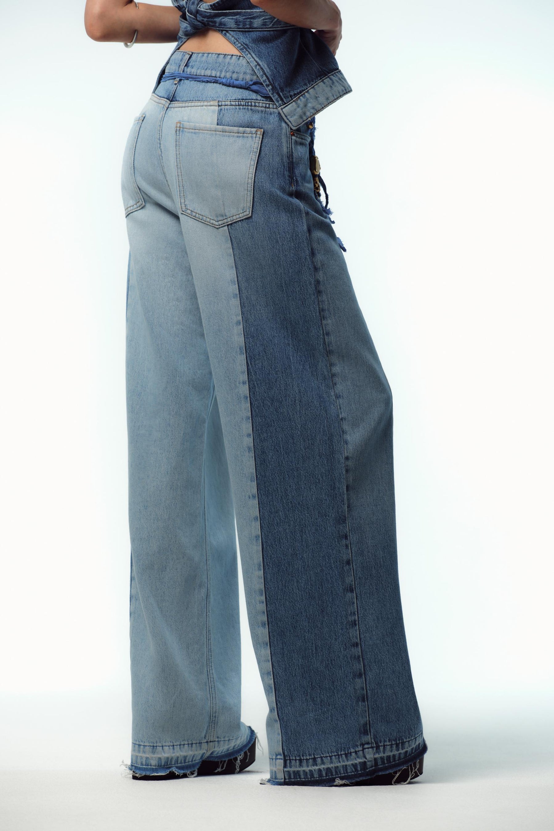 Wide-leg high-waist jeans