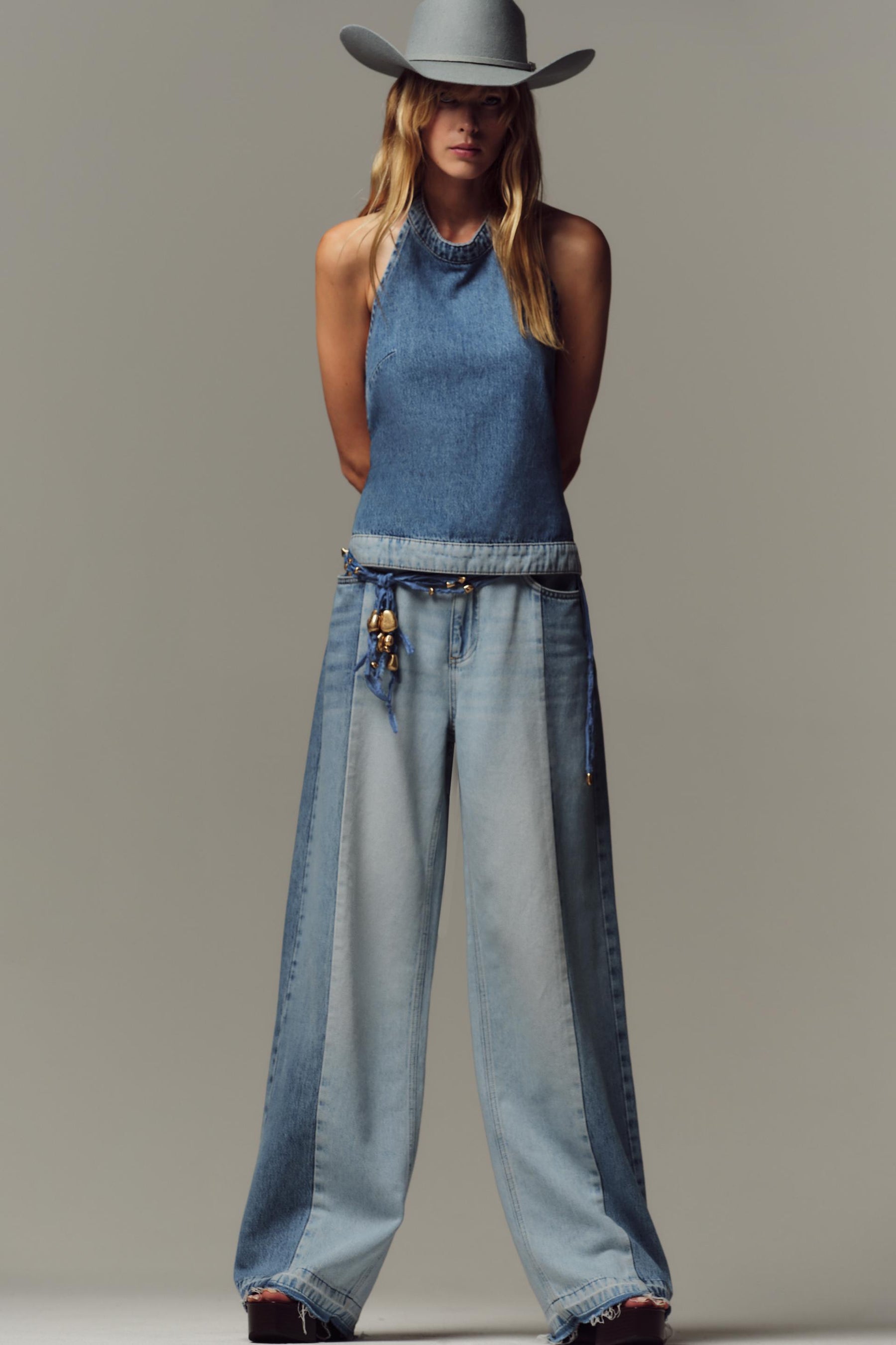 Wide-leg high-waist jeans
