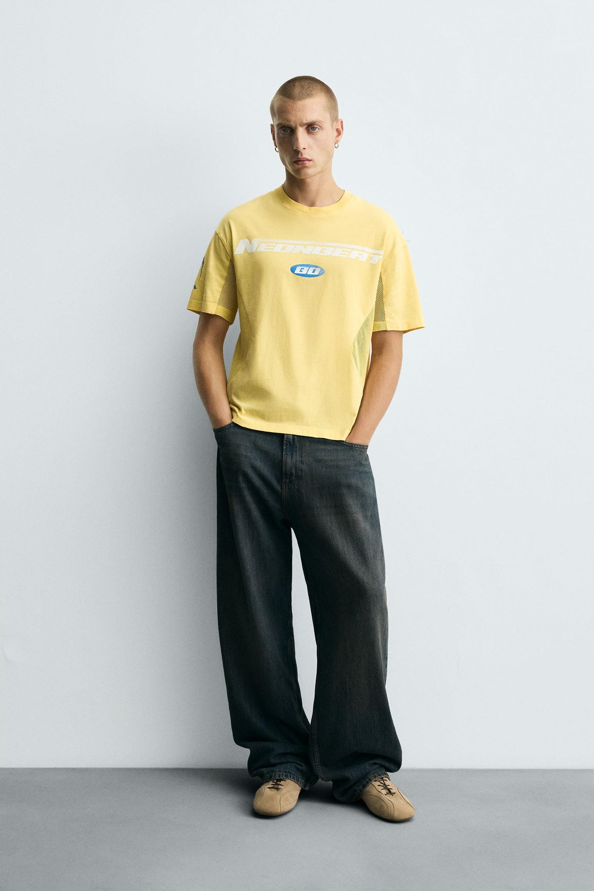 T-SHIRT WITH CONTRAST TEXT PRINTS - Image 1