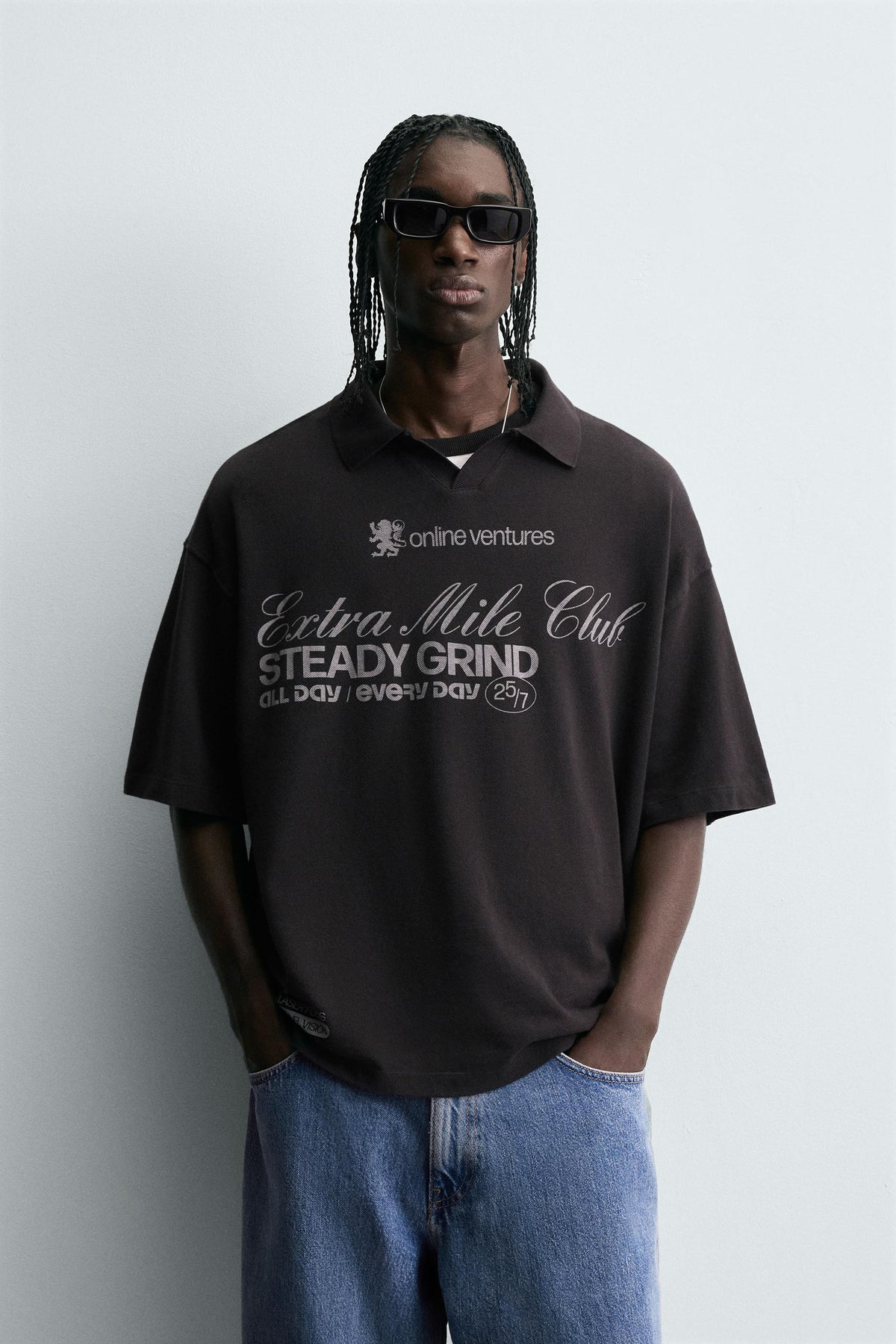 WASHED PRINTED TEXT POLO SHIRT - Image 2