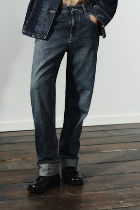 Gerade gefaltete Jeans