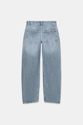 Cropped jeans with displaced