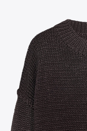 Strickpullover mit Nähten