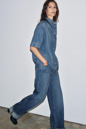 Short-sleeve denim shirt