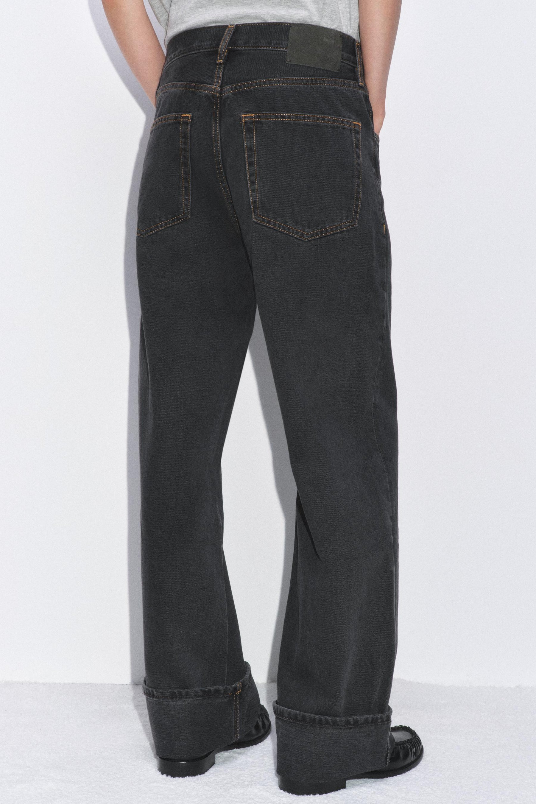 Baggy-Jeans mit mittelhohem Bund